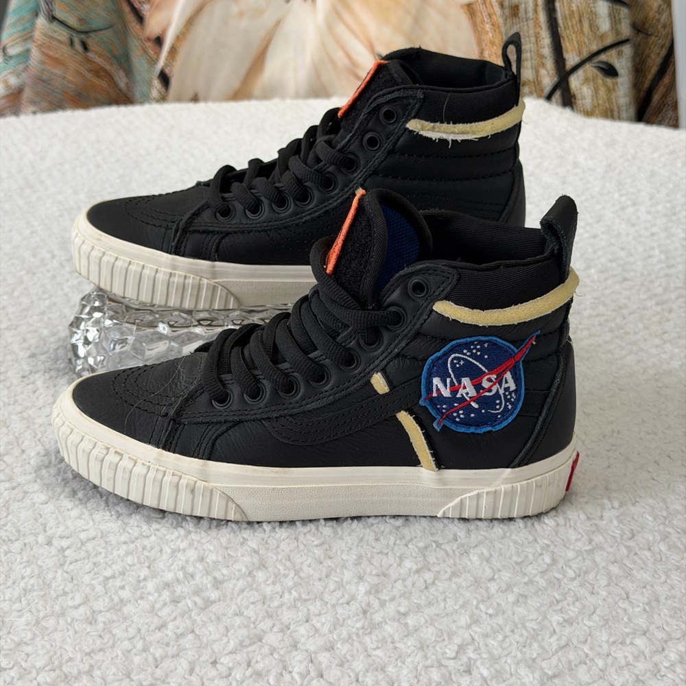 Vans x NASA Sk8-Hi Shoes Mens 5 Womens 6.5 Black Leather Apollo NWOB